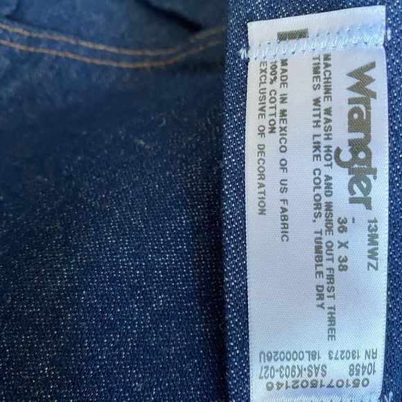 2 pairs Wrangler jeans - Picture 2 of 3